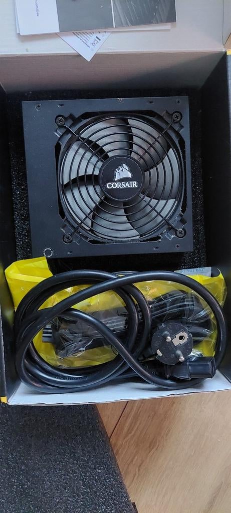 Corsair TX750M modulaire ATX voeding, Ophalen of Verzenden, Zo goed als nieuw