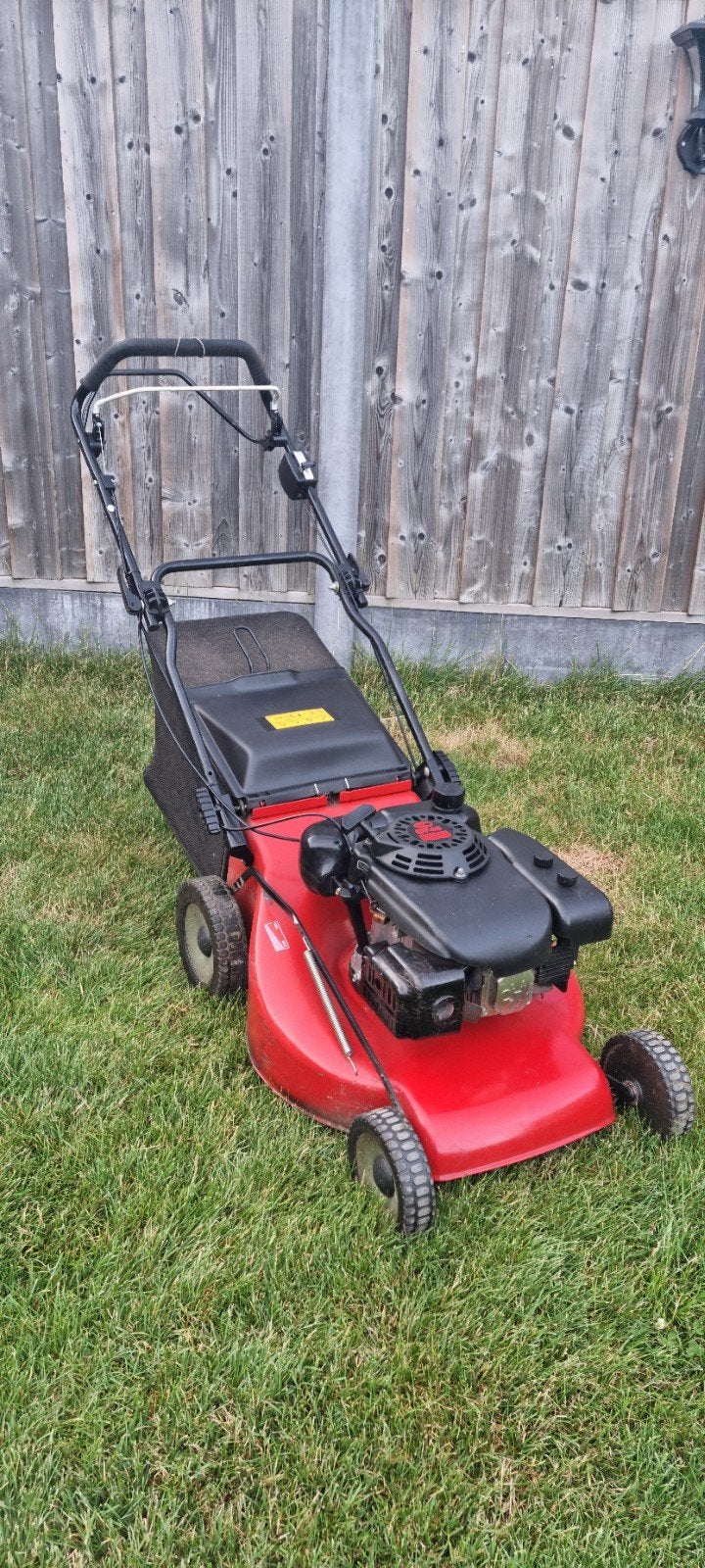 Krachtige benzine maaier met aandrijving/ 57 cm maaibreedte, Tuin en Terras, Ophalen, Cirkelmaaier, Gebruikt, 50 cm of meer