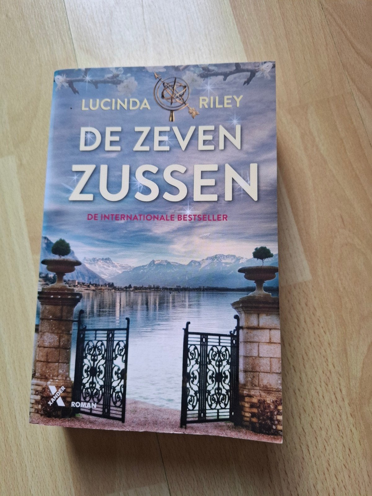 Lucinda Riley De Zeven zussen, Ophalen of Verzenden, Zo goed als nieuw