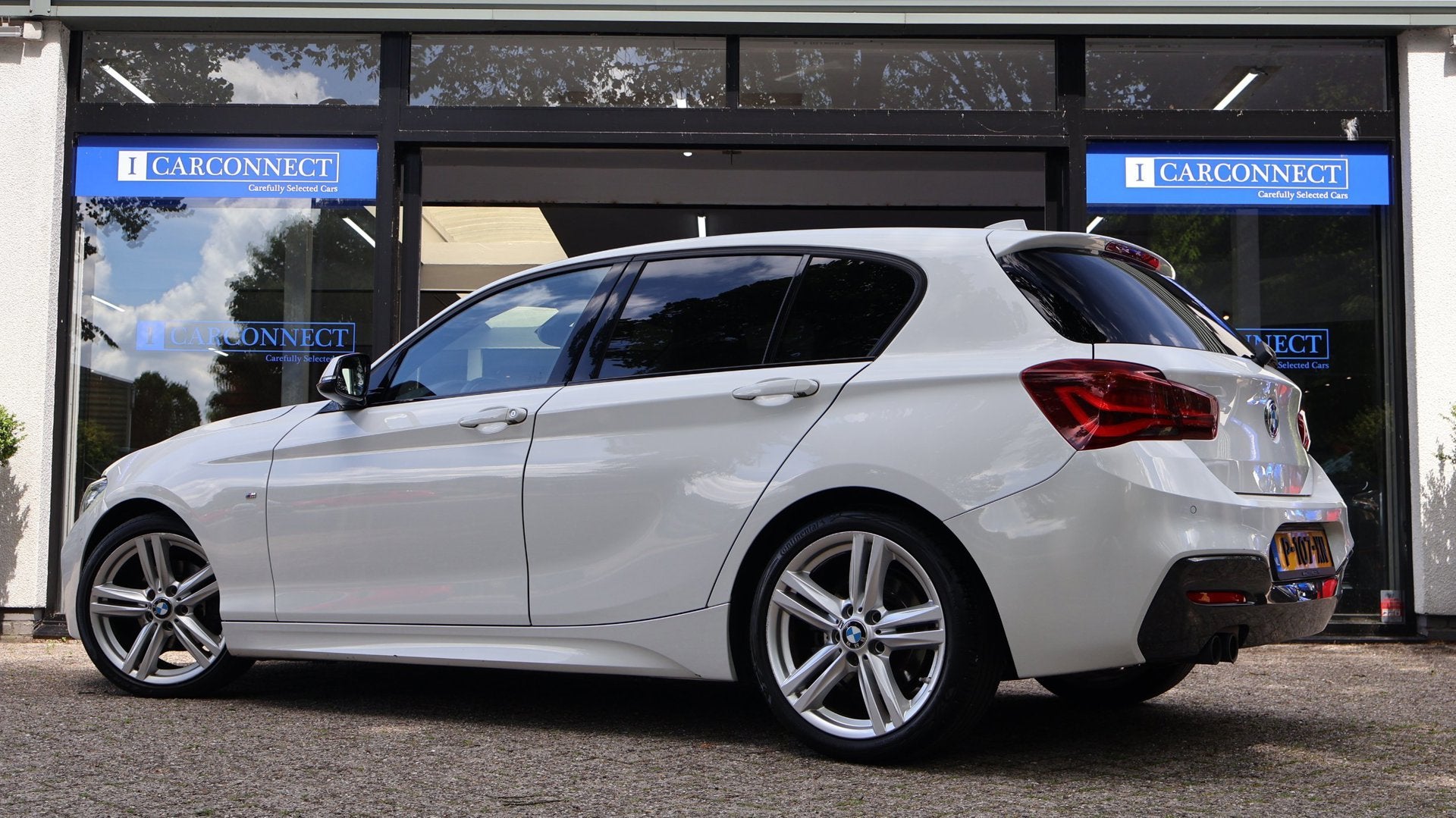 BMW 1-serie 120i Edition M Sport Shadow High Executive|PDC|L, Auto's, BMW, Achterwielaandrijving, Gebruikt, 4 cilinders, Wit