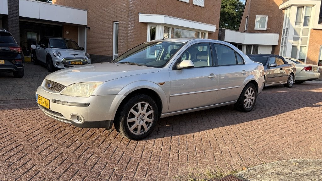 Ford Mondeo 1.8-16V First Ed. I Airco koud I Cruise ctrl I r, Auto's, Oldtimers, 13 km/l, Metallic lak, 125 pk, Origineel Nederlands