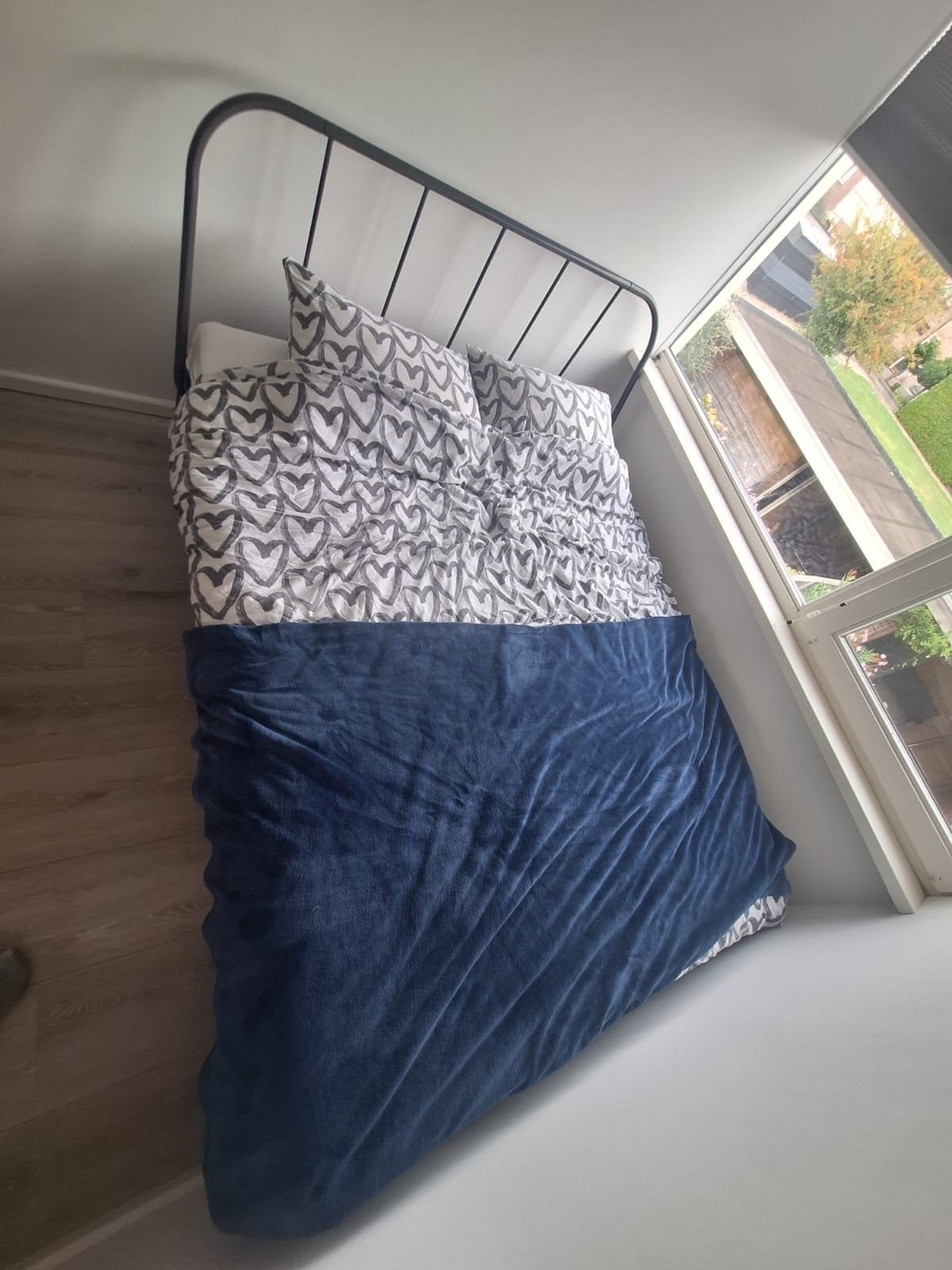 Metalen bed van Ikea met 2 losse verstel lattenbodems matras, Huis en Inrichting, Ophalen, Gebruikt, Tweepersoons, 200 cm