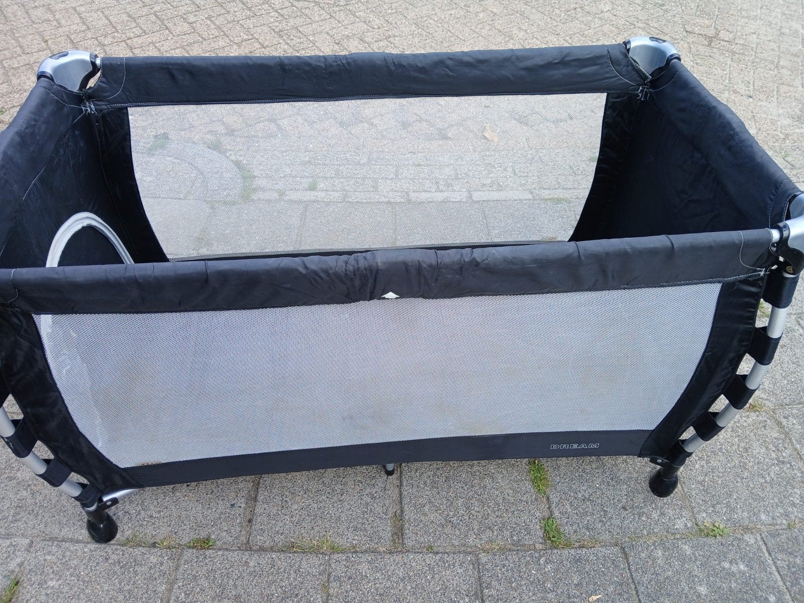 campingbedje met verhoging, Kinderen en Baby's, Ophalen, Gebruikt, Reisbedje