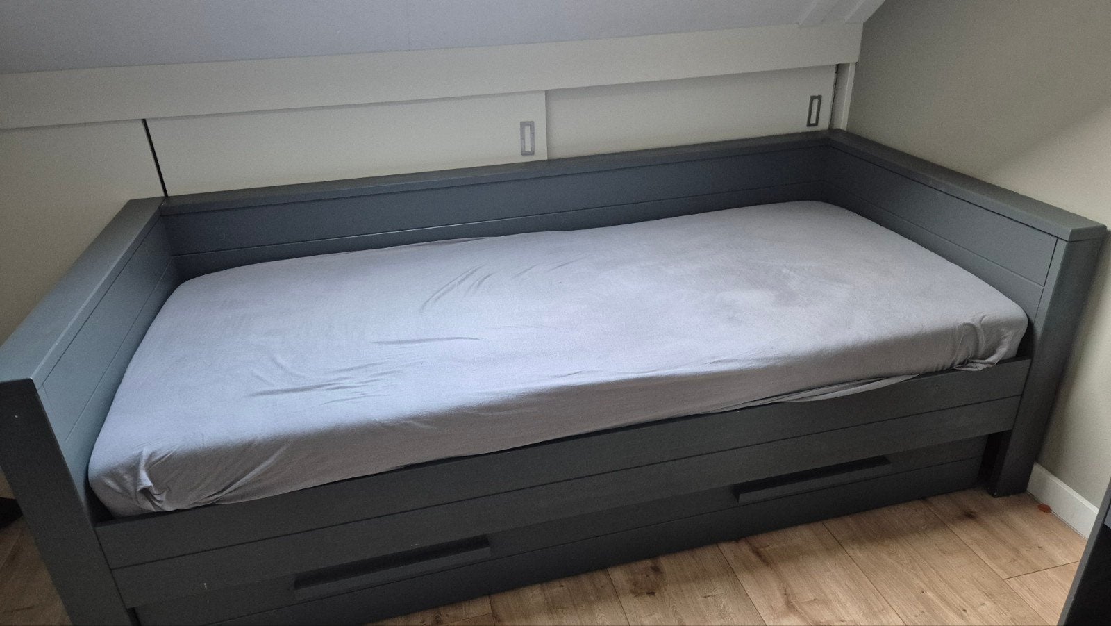 Woood bed Dennis staalgrijs, Ophalen, 90 cm, Eenpersoons, Zo goed als nieuw