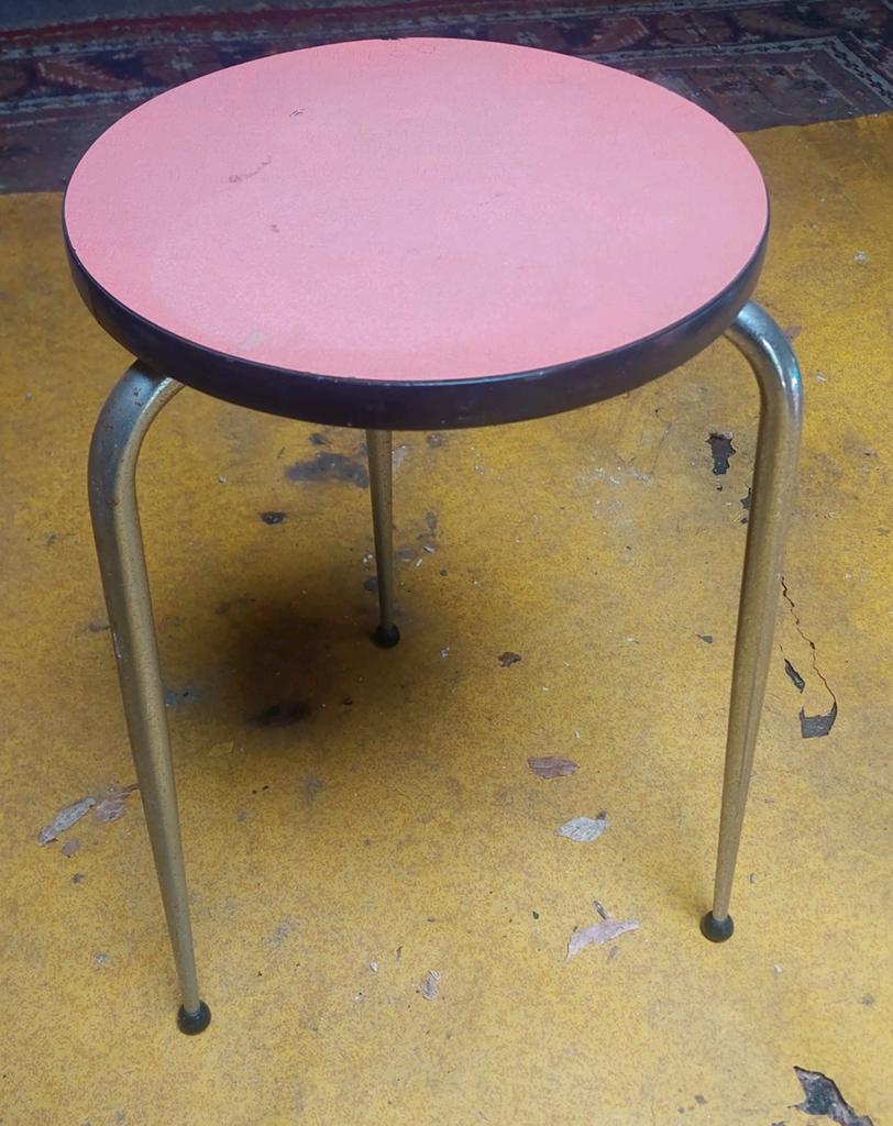 Vintage krukje jaren 50,60 driepoot krukje brabantia?, Ophalen of Verzenden, Gebruikt, IJzer