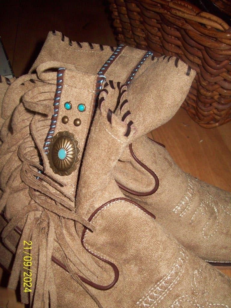 Mooie suède cowboylaarzen met franjes en turquoise details, Bruin, Lage of Enkellaarzen, Ophalen of Verzenden, Zo goed als nieuw