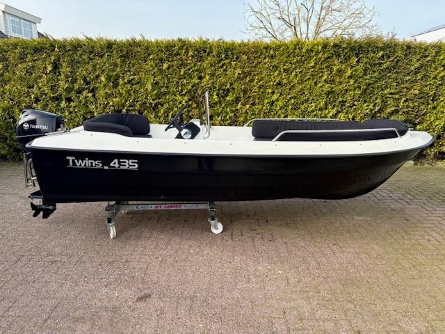VAARKLAAR! ZGAN Twins 435 met Tohatsu 8 PK en Dekzeil, Watersport en Boten, Vis- en Consoleboten, Gebruikt, Polyester, Overige brandstoffen