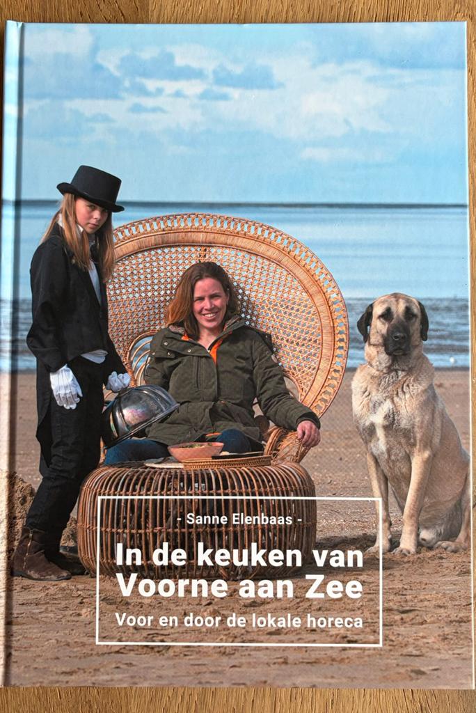 In de keuken van Voorne aan Zee - Sanne Elenbaas, Ophalen of Verzenden, Zo goed als nieuw, Sanne Elenbaas