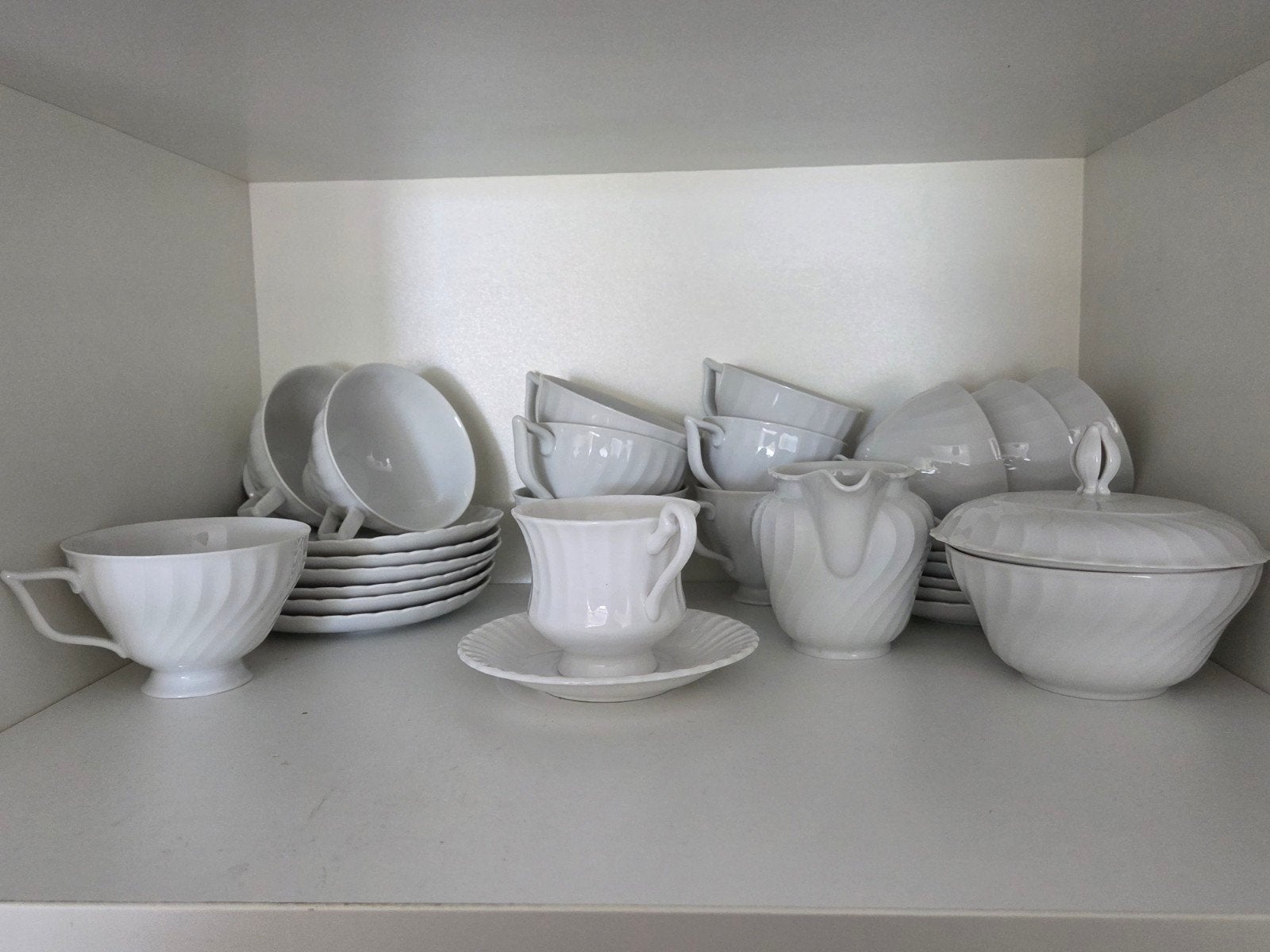 Königl. pr. Tettau servies - wit, spiraalmotief, Overige merken, Klassiek, Ophalen of Verzenden, Zo goed als nieuw