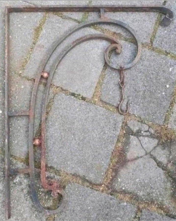 Antieke smeedijzer wandhaak muurhaak., Ophalen