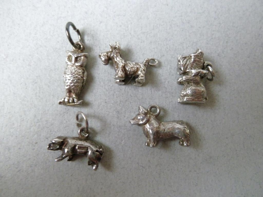 Verschillende oude bedels Dieren Uil Hond Varken, Sieraden, Tassen en Uiterlijk, Antieke sieraden, Verzenden, Overige materialen