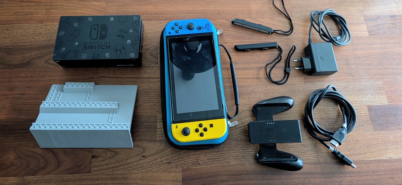Nintendo Switch Fortnite Editie + Donkey Kong stand en spel, Ophalen of Verzenden, Zo goed als nieuw, Met 2 controllers, Switch Original