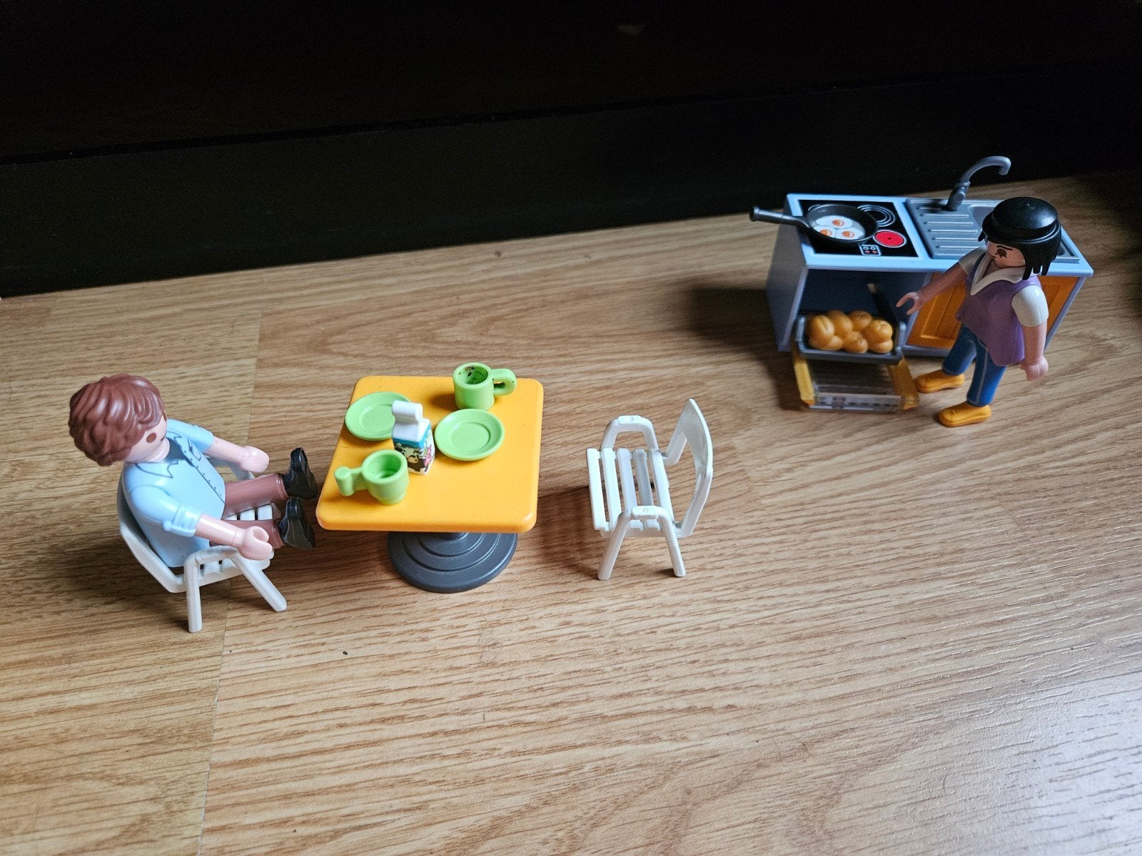 Playmobil keuken met ontbijt en poppetjes oven borden, Gebruikt, Complete set, Overige typen, Ophalen of Verzenden
