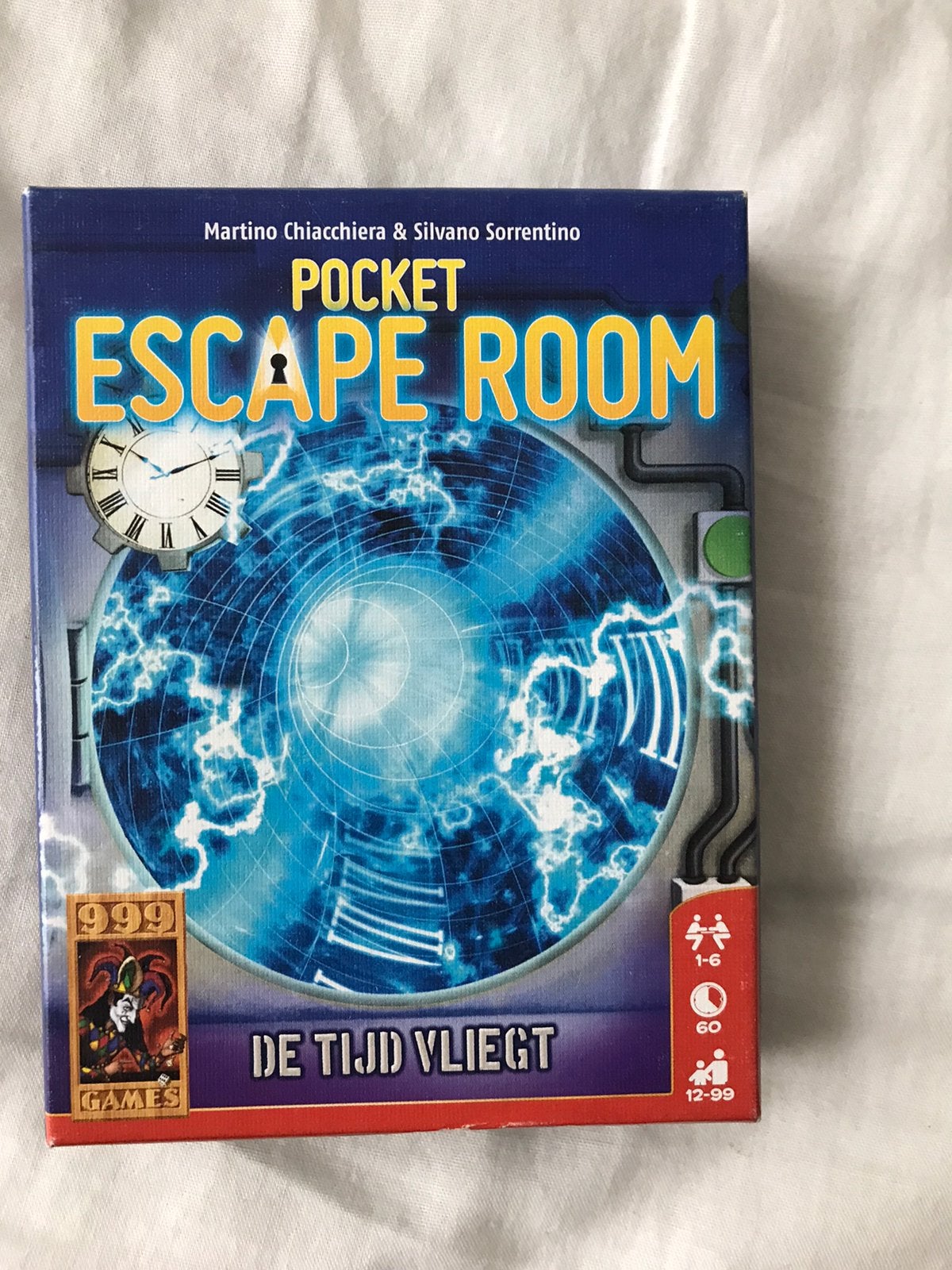 Pocket escape room de tijd vliegt, Ophalen of Verzenden, Zo goed als nieuw