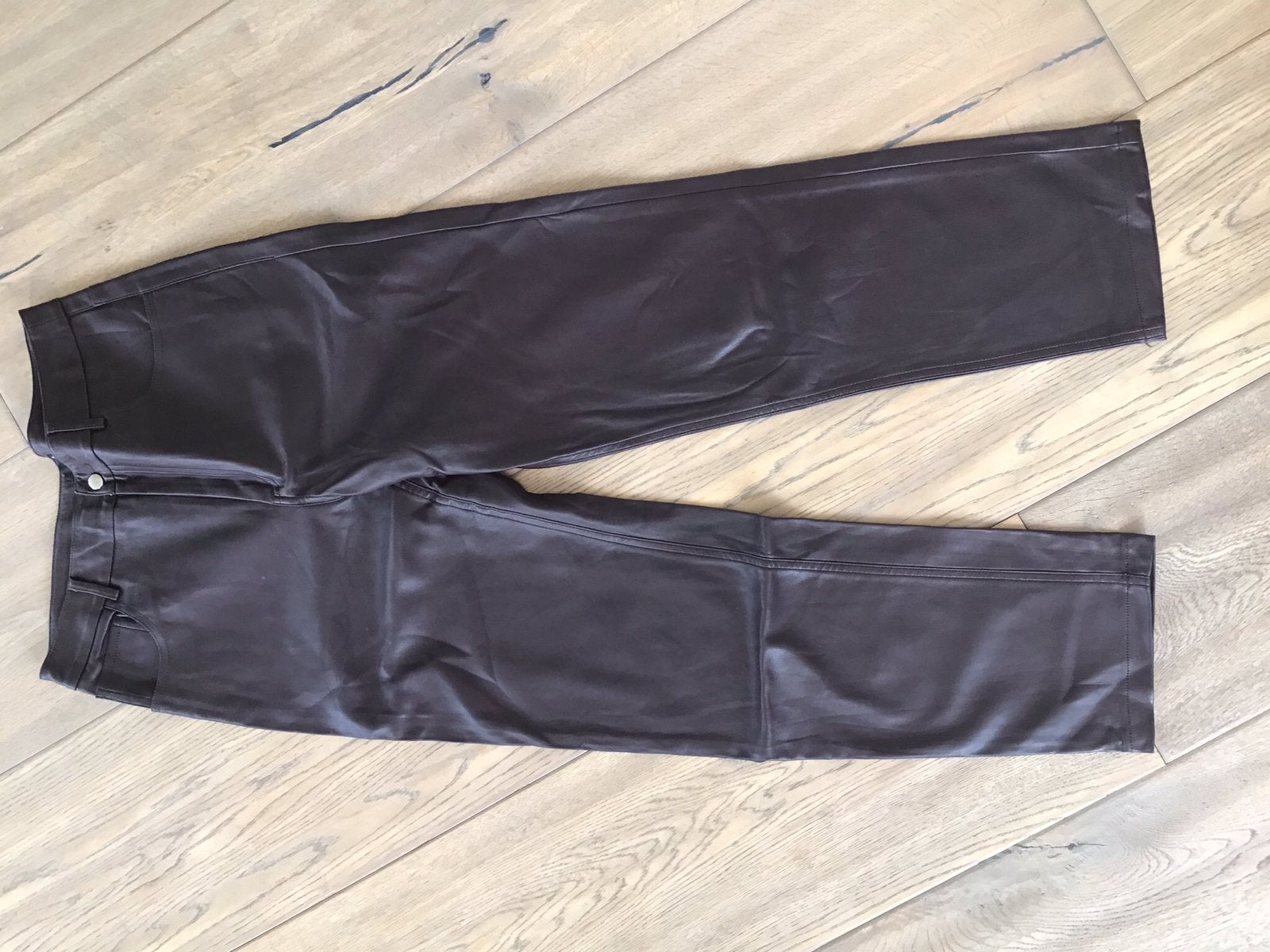 Gina Tricot imitatieleren broek, maat 38, zgan, donkerbruin, Maat 38/40 (M), Bruin, Gina Tricot, Ophalen of Verzenden