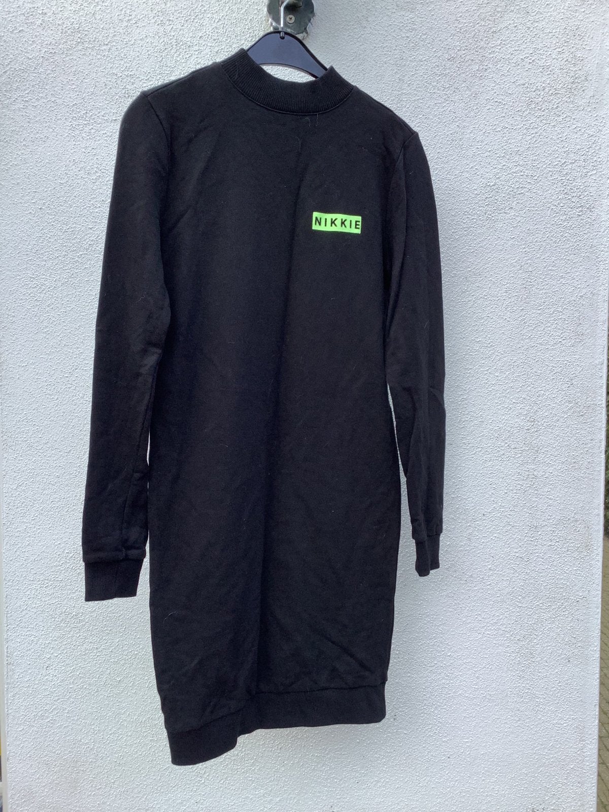 Nikkie jurk zwart met neon groen detail, Zwart, Ophalen of Verzenden, Zo goed als nieuw, Maat 36 (S)