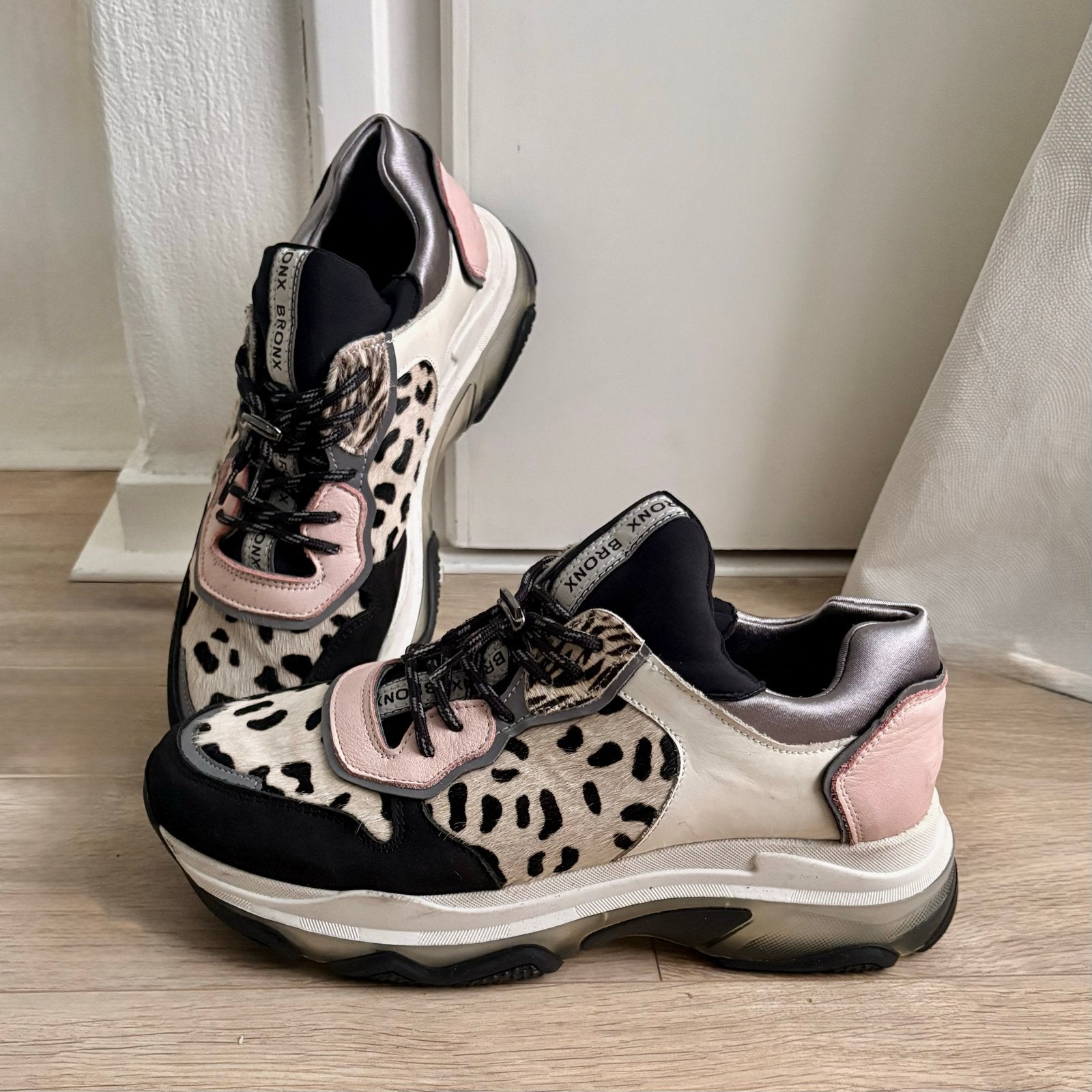 Bronx sneakers met ponyhair en luipaardprint, Ophalen of Verzenden, Gedragen, Zwart, Sneakers of Gympen