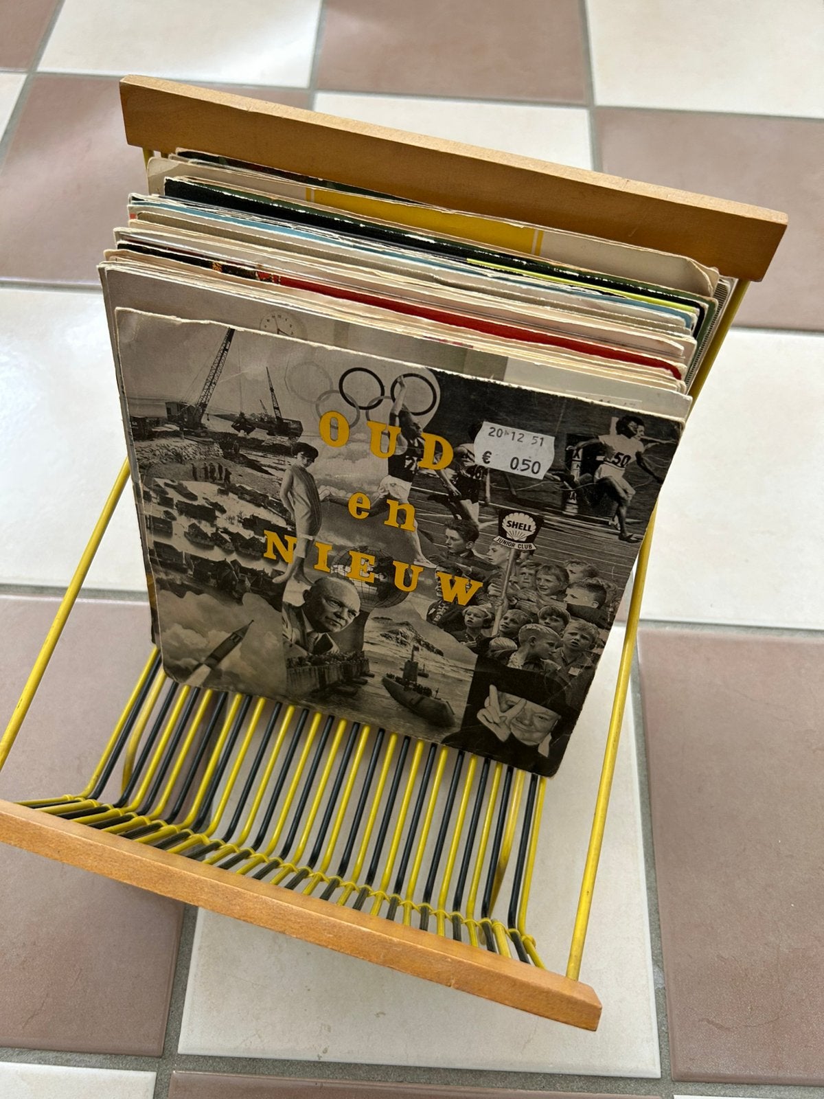 Jaren ‘60 platenrekje met singletjes, Antiek en Kunst, Ophalen of Verzenden