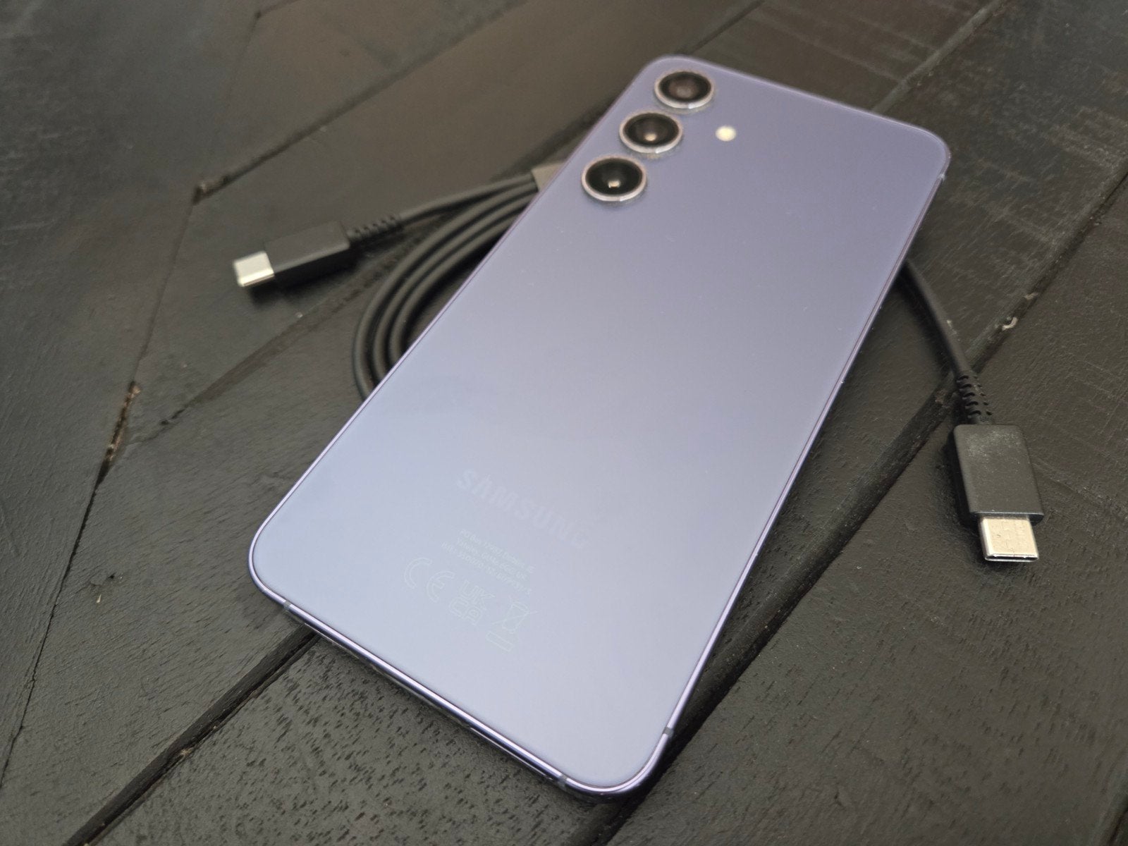 Samsung S24 256GB Cobalt Violet - Lichte schade zijkant