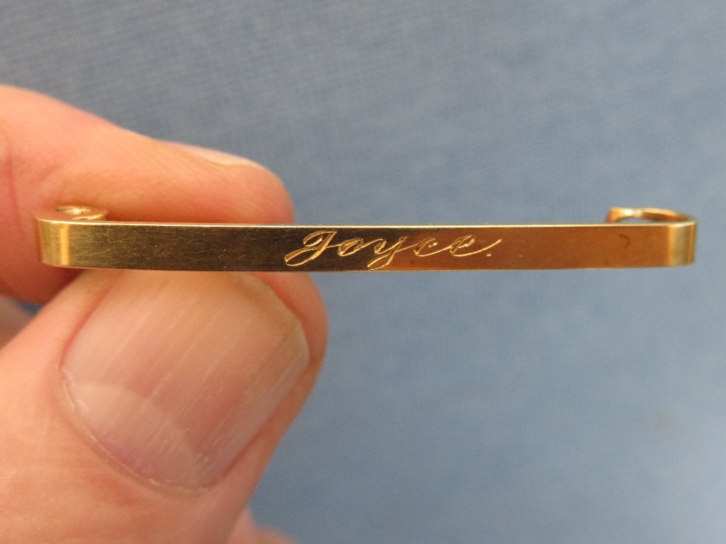 Gouden sierspeld met de naam Joyce - 20e eeuw, 4 tot 7 cm, Gebruikt, Ophalen of Verzenden, Goud