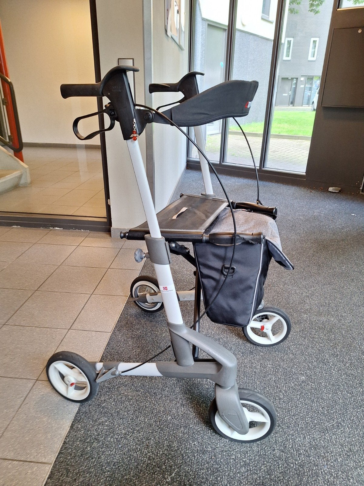 Rollator lichtgewicht topra troja 5G lees beschrijving NW.ST, Ophalen of Verzenden, Lichtgewicht, Zo goed als nieuw