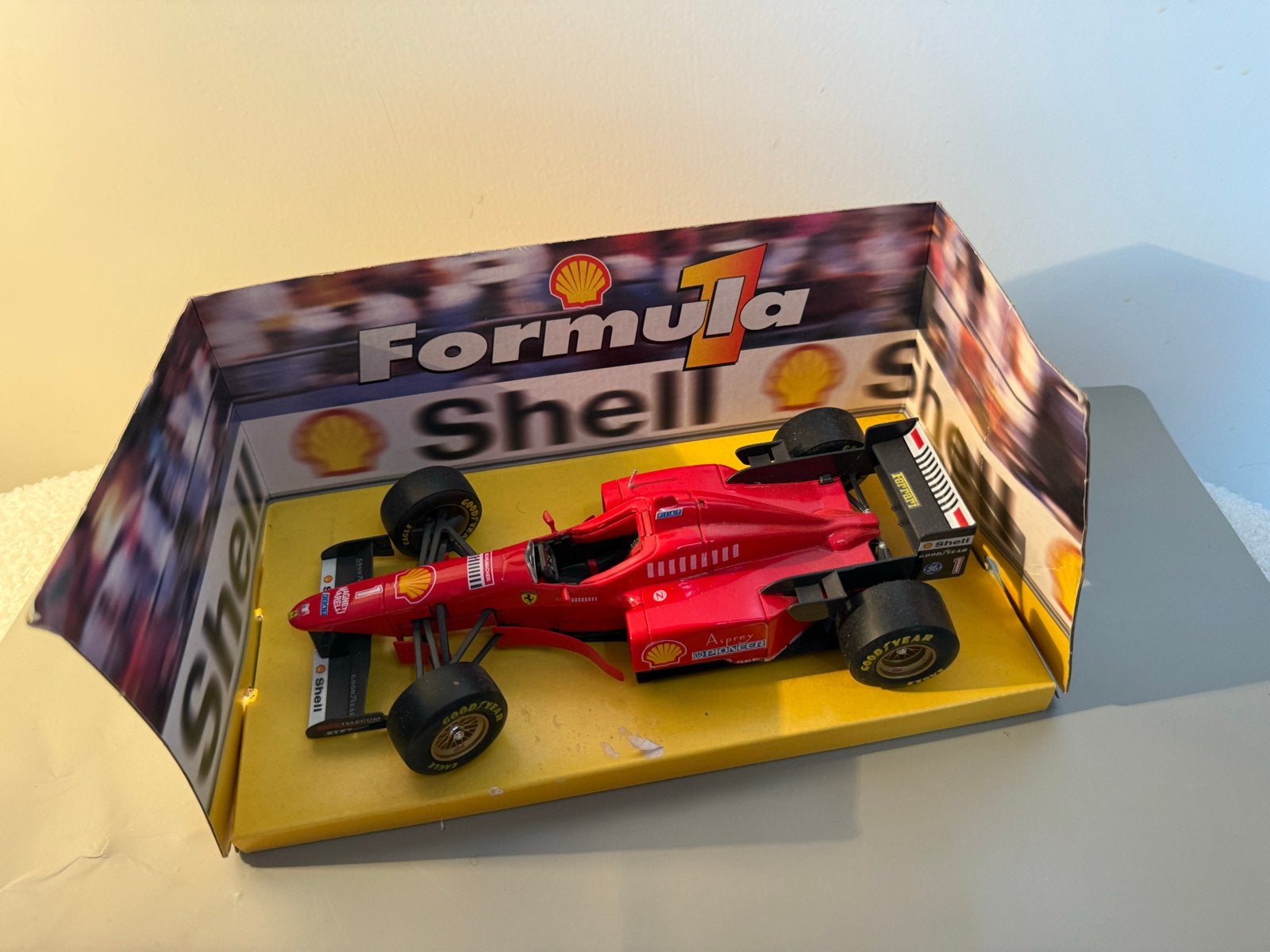 Schaalmodel Ferrari F310 (1996) Michael Schumacher 1:20, Ophalen of Verzenden, Gebruikt, Auto