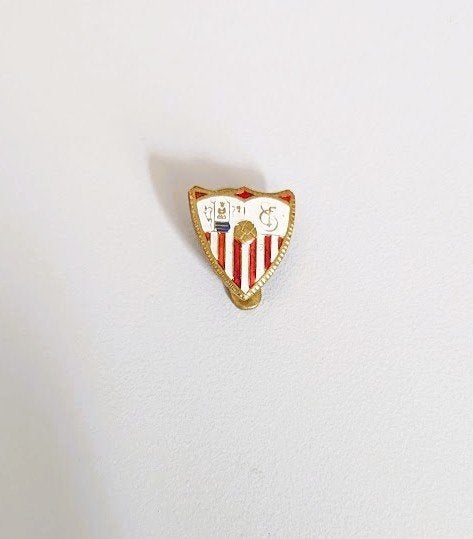 volmetaal knoopsgat voetbal speld SFC Sevilla Football Club, Ophalen of Verzenden, Zo goed als nieuw, Overige onderwerpen, Speldje of Pin