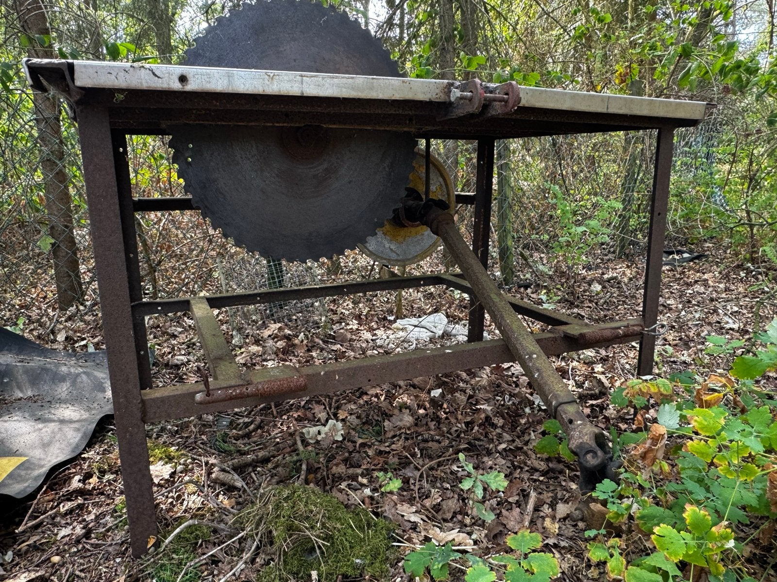 Oude robuuste cirkelzaag op tafel, Ophalen, Gebruikt, Cirkelzaag, 70 mm of meer