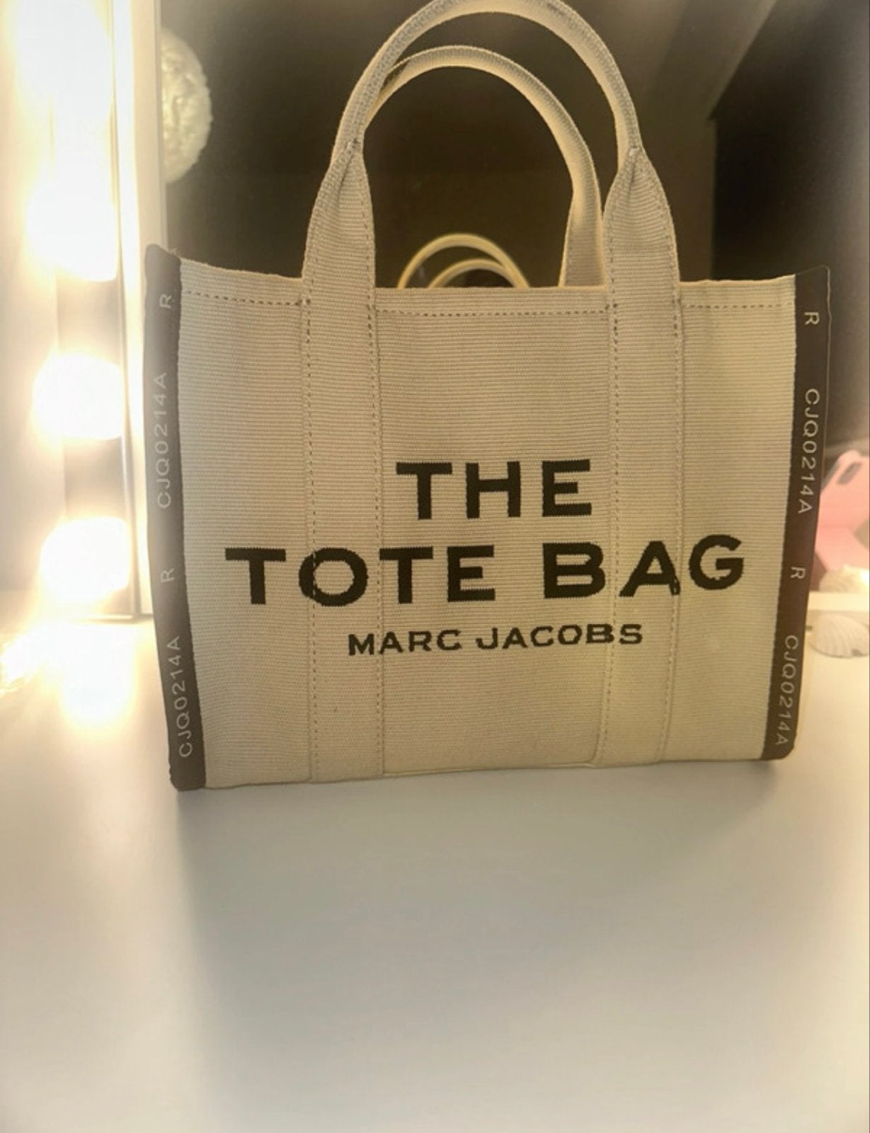 Marc Jacobs The Tote Bag - Beige Canvas, Ophalen, Zo goed als nieuw, Beige, Shopper