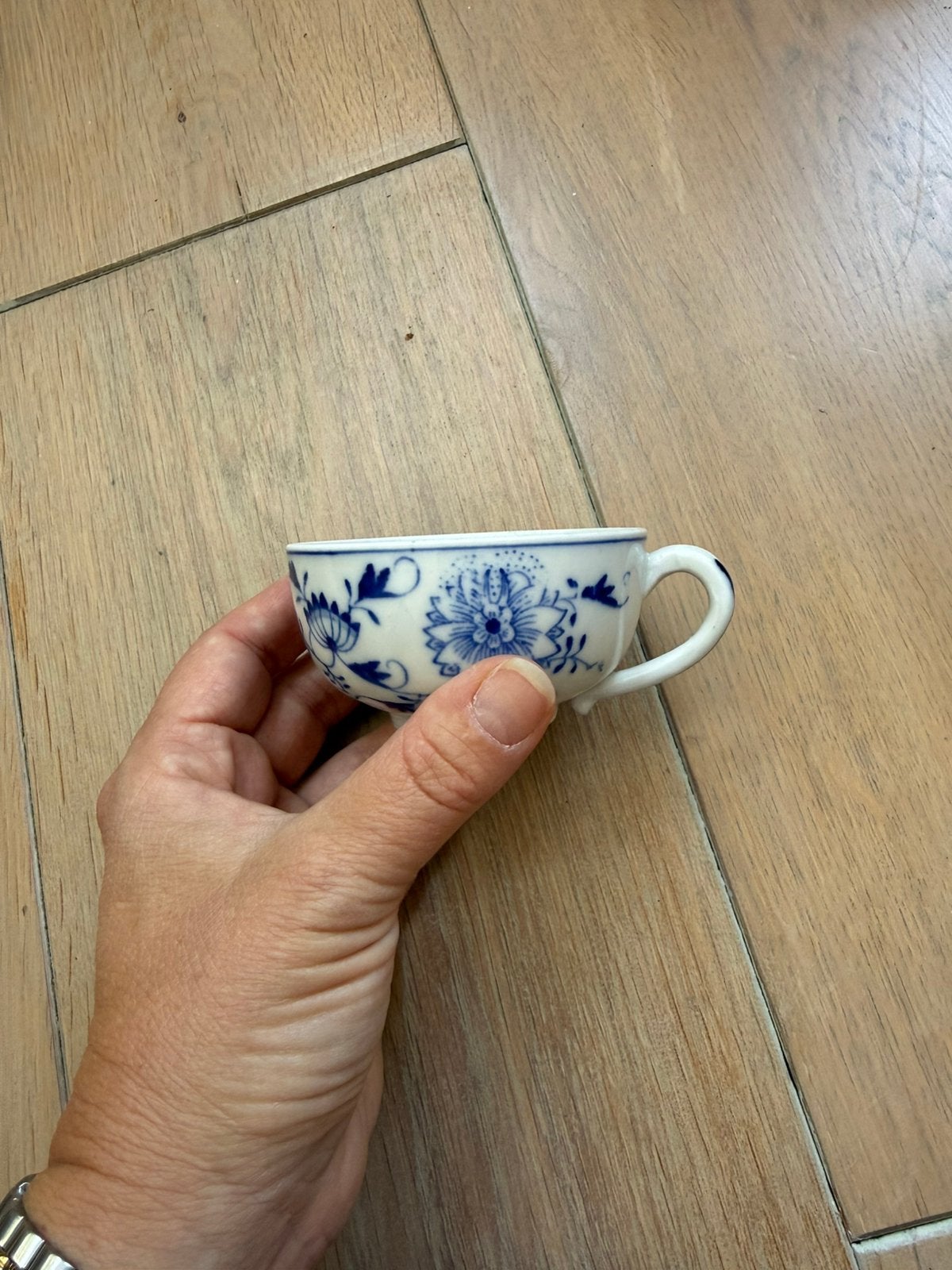 Porseleinen kopje, Ophalen