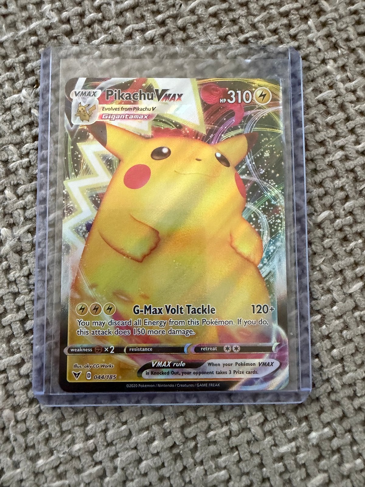 Pikachu VMAX Gigantamax Pokémon Kaart (044/185), Ophalen of Verzenden, Zo goed als nieuw, Losse kaart