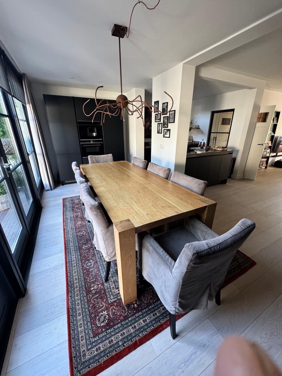 Robuuste eikenhouten eettafel met 8 stoelen, Huis en Inrichting, Ophalen, Gebruikt, Eikenhout, 200 cm of meer