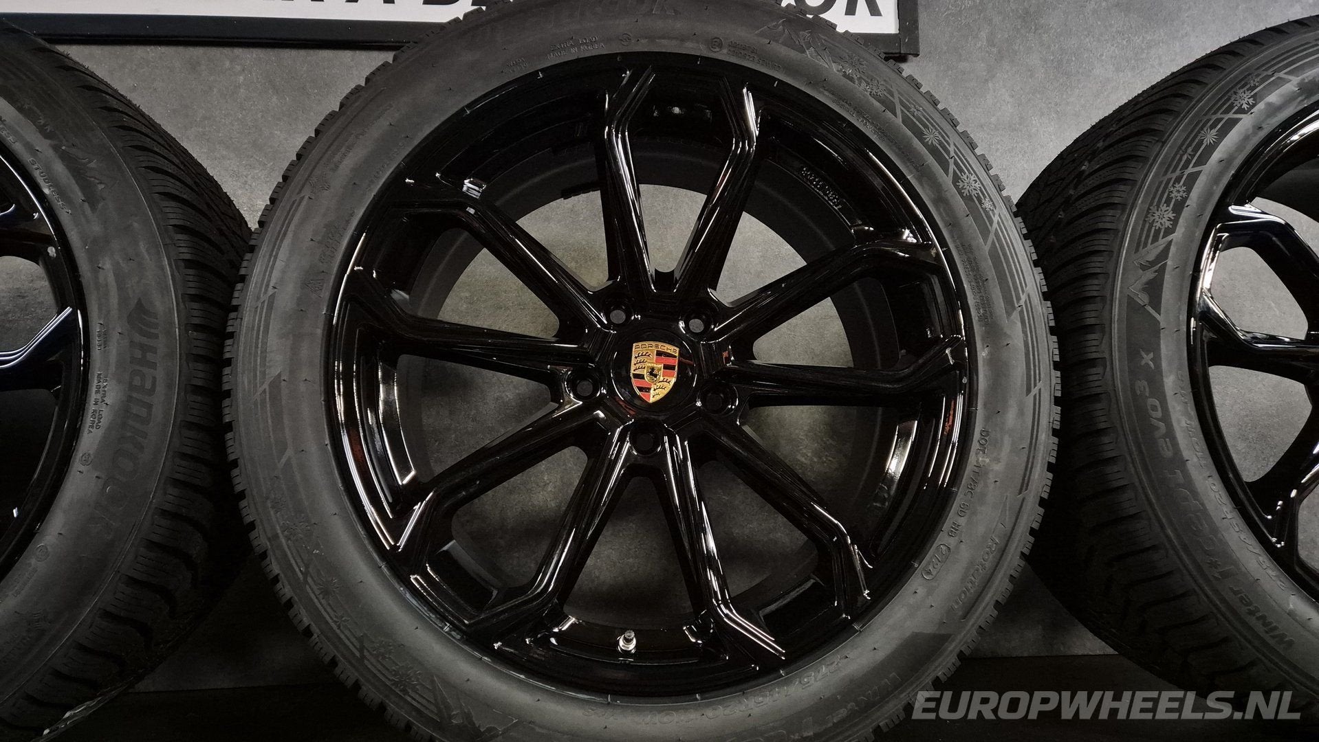 20 inch Porsche velgen Cayenne DEMO winterbanden Hankook