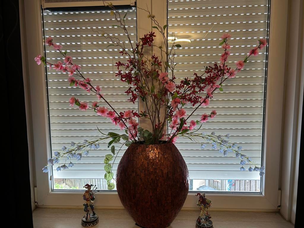 Leuke vaas met kunst bloemen, Huis en Inrichting, Woonaccessoires | Kunstplanten en Kunstbloemen, Ophalen of Verzenden, Zo goed als nieuw