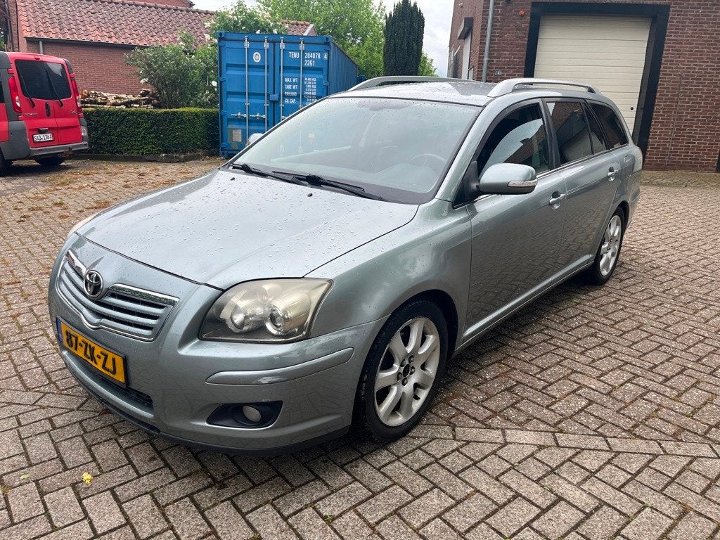 Toyota Avensis Wagon 2.0 D-4D Executive Business CLIMA, Auto's, Toyota, 1998 cc, 4 cilinders, Euro 4, 154 €/maand