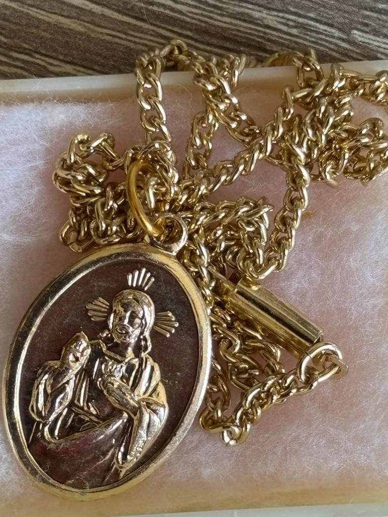 Nieuwe goudkleurige Jezus Maria hanger met ketting jaren 50, Sieraden, Tassen en Uiterlijk, Kettingen, Nieuw, Ophalen of Verzenden