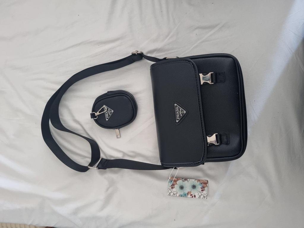 Prada schoudertas met portemonnee - Nieuw, Sieraden, Tassen en Uiterlijk, Tassen | Schoudertassen, Ophalen of Verzenden, Nieuw