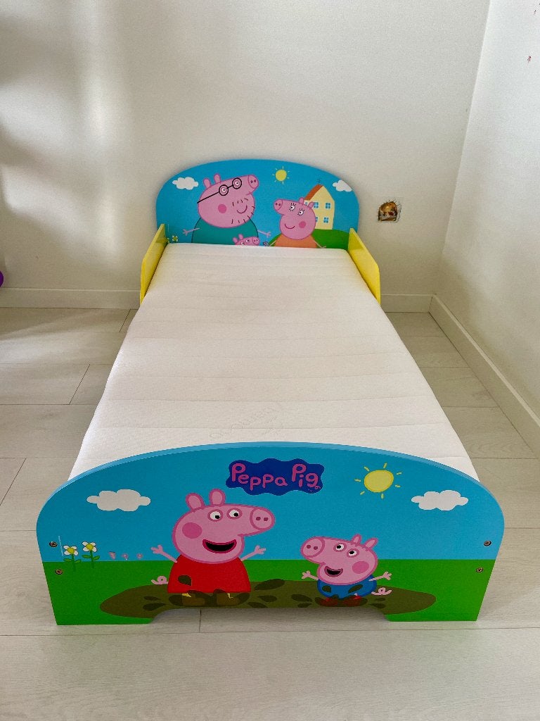 Houten peuterbed Peppa big kinderbed met matras!, 70 tot 85 cm, 140 tot 160 cm, Zo goed als nieuw, Ophalen