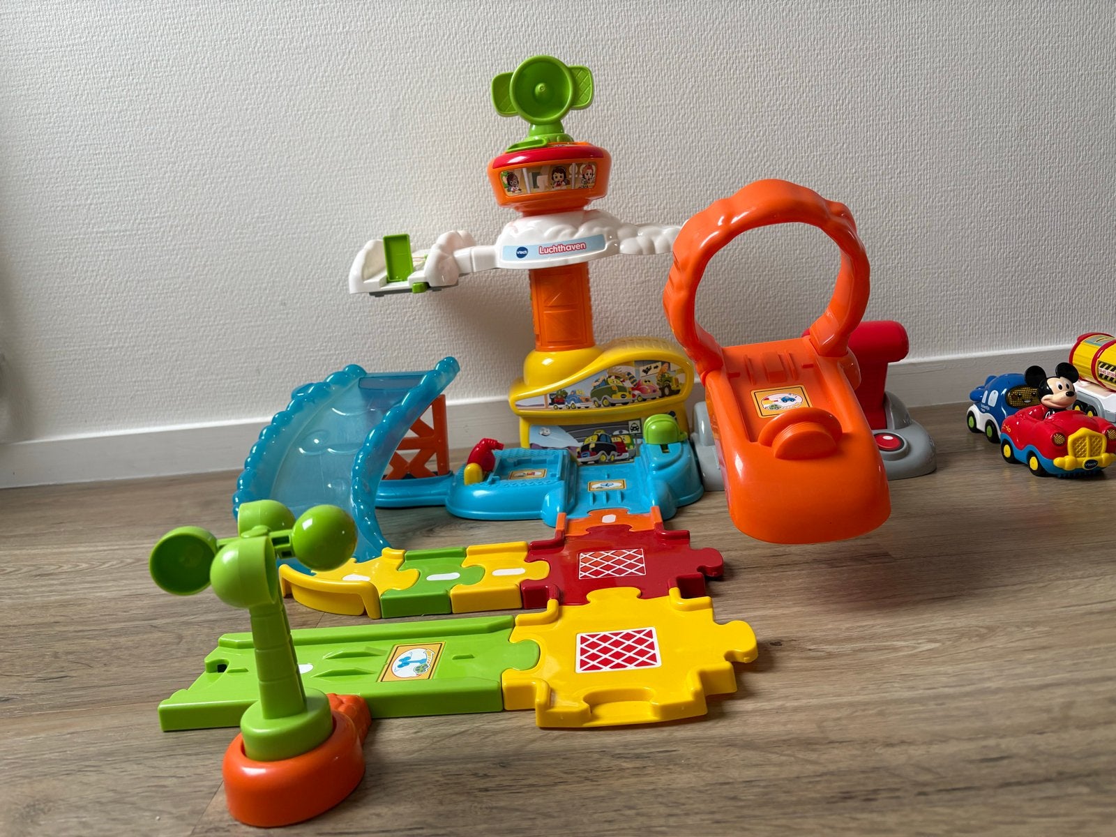 VTech Toet Toet Auto's vliegveld en Baandelen met Voertuigen, Kinderen en Baby's, Ophalen, Gebruikt, 6 maanden tot 2 jaar