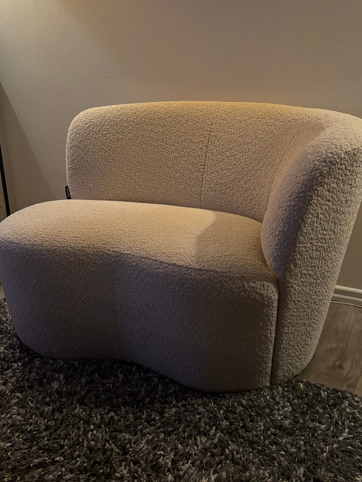 WOOOD fauteuil Stone crème bouclé stof met leuning rechts, Ophalen, 75 tot 100 cm, Zo goed als nieuw, Stof
