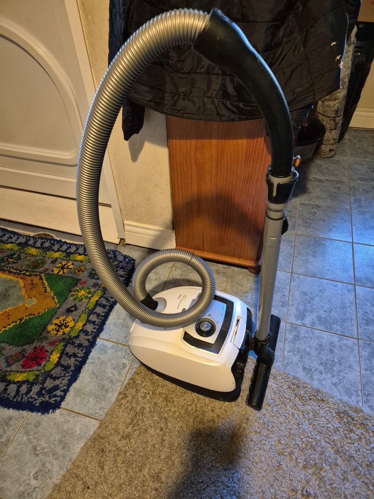 Te koop aangeboden: een goed werkende stofzuiger Siemens 40e, Stofzak, Siemens, Ophalen of Verzenden, Zo goed als nieuw