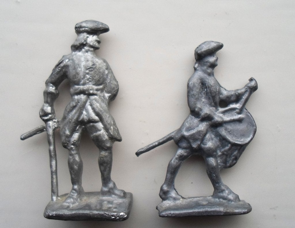 Tinnen miniatuur soldaat en tamboer. 3 euro per stuk, Verzamelen, Ophalen of Verzenden, Gebruikt, Mens
