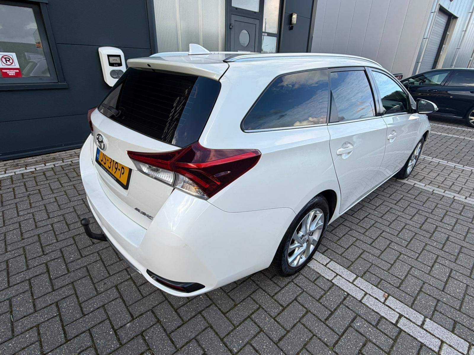 Toyota Auris Touring Sports 1.2T Aspiration Limited, Auto's, Toyota, 450 kg, Gebruikt, Euro 6, 4 cilinders