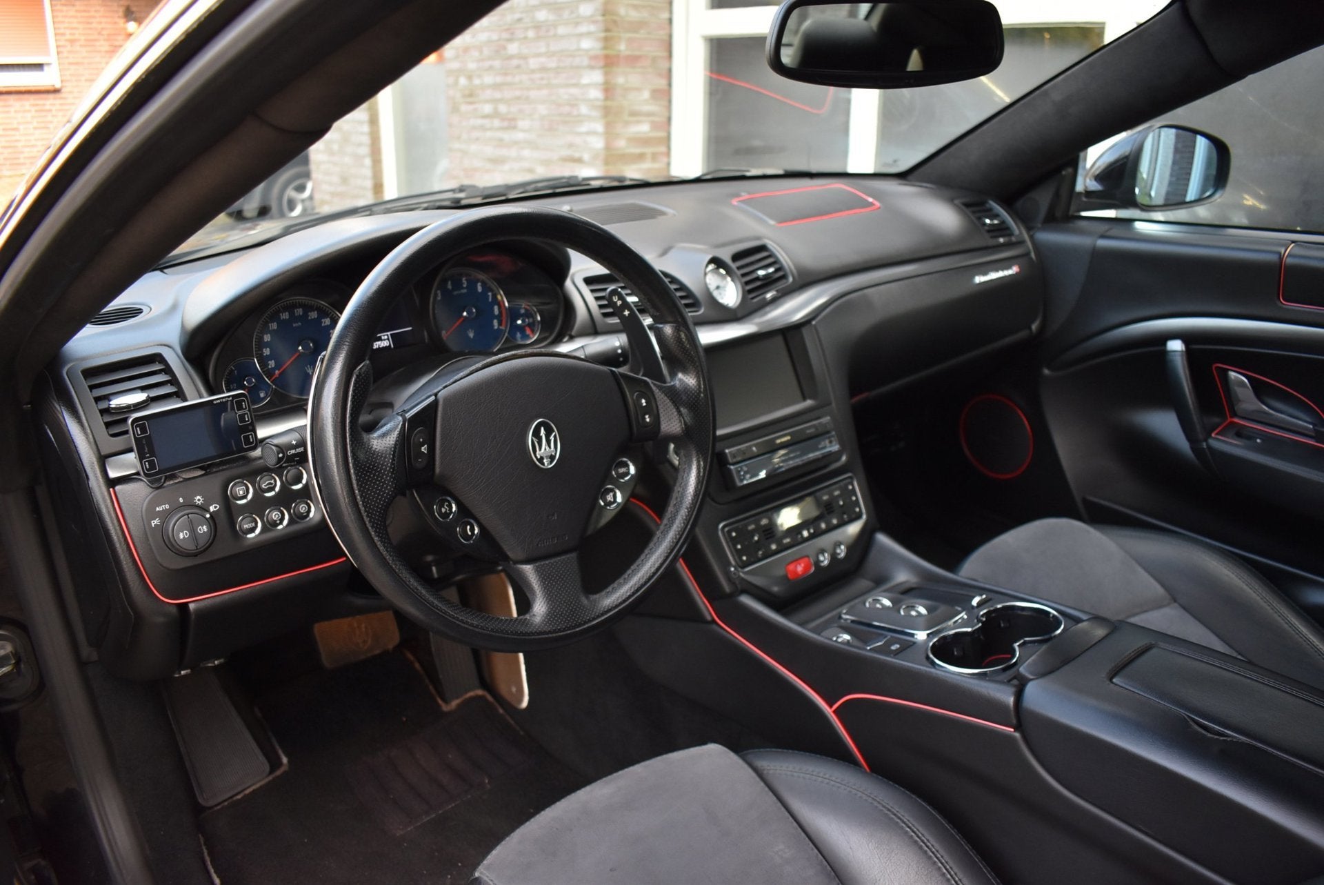 Maserati GranTurismo 4.7 S Youngtimer BTW auto Weinig kms, Auto's, Maserati, Achterwielaandrijving, Gebruikt, Zwart, Bedrijf