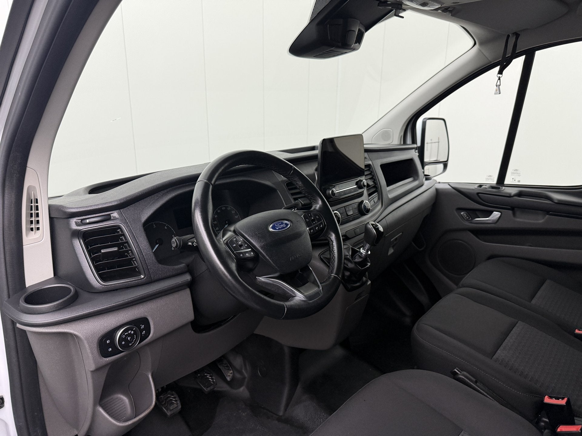 Ford Transit Custom 2.0TDCI Business Achterdeuren | Multimed, Auto's, Bestelauto's, Voorwielaandrijving, 4 cilinders, 1961 kg