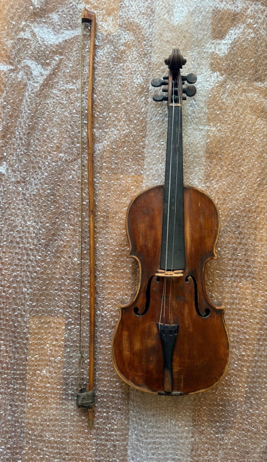 Zeer oude Antieke viool met strijkstokken 1778, Muziek en Instrumenten, Gebruikt, Overige formaten, Viool, Ophalen of Verzenden