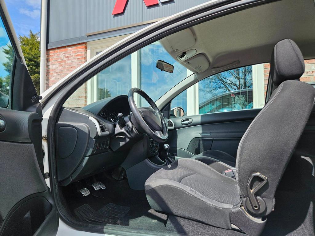Peugeot 206 + 1.4 Millesim 200 Trekhaak! Cruise Control! Leu, Auto's, Voorwielaandrijving, 31 €/maand, 4 cilinders, Wit