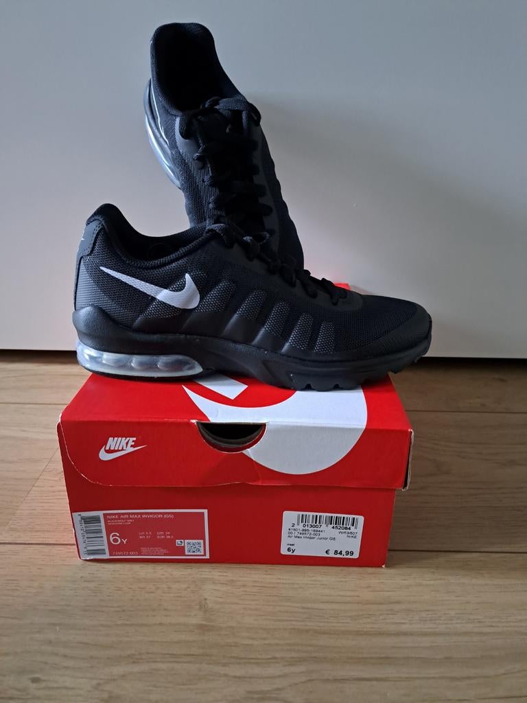 Nike Air Max Invigor (GS) - Zwart - Maat 38.5 junior, Kinderen en Baby's, Kinderkleding | Schoenen en Sokken, Nieuw, Ophalen of Verzenden