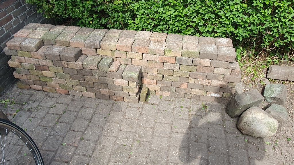 Gratis: Tuintegels, geel, rood, gemengd 13x13x6, 300 stuks, Tuin en Terras, Tegels en Klinkers, Ophalen, Gebruikt, 5 tot 10 m²