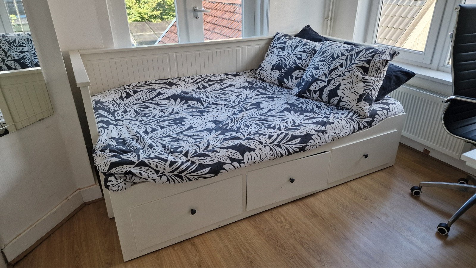 ikea  Hemnes uittrekbed met 3  lades.  in Veendam, Ophalen, Gebruikt, Wit, 140 cm